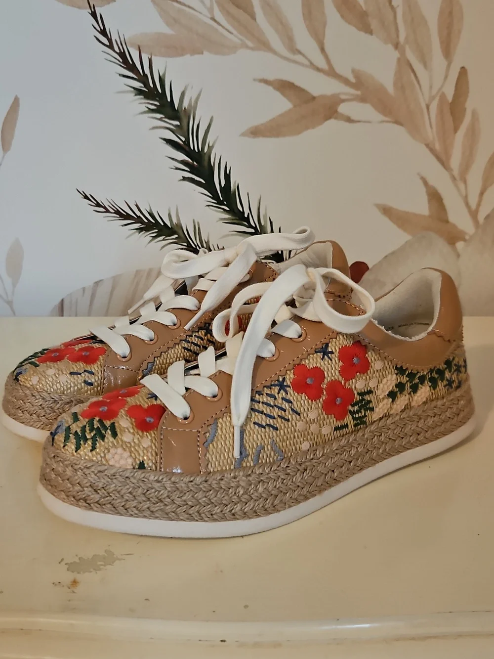 NWOB Dolce Vita Azalia Floral Raffia Sneakers, 7.5, Embroidered, Raffia, Coastal - Picture 2 of 8